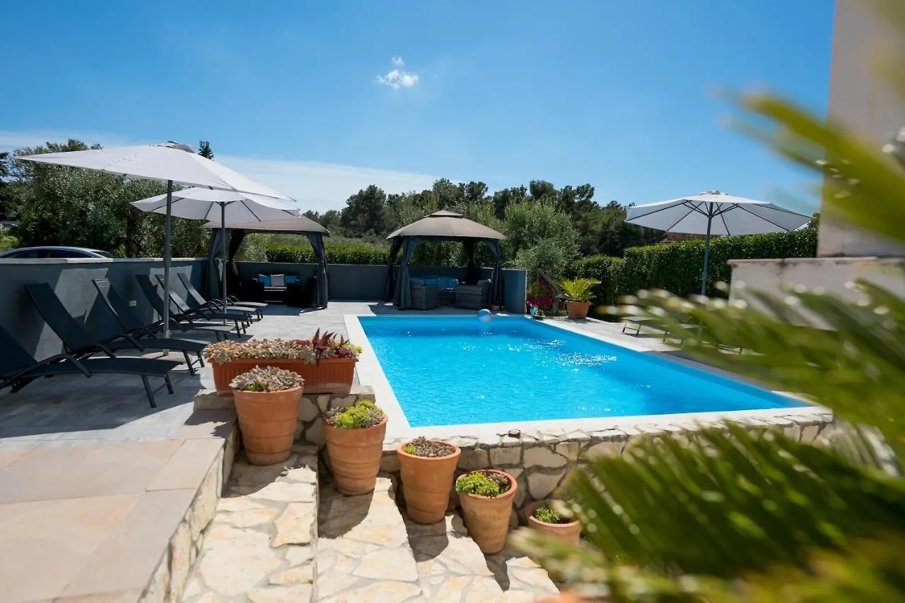 Villa Natura With Private Pool Zadar Appartement