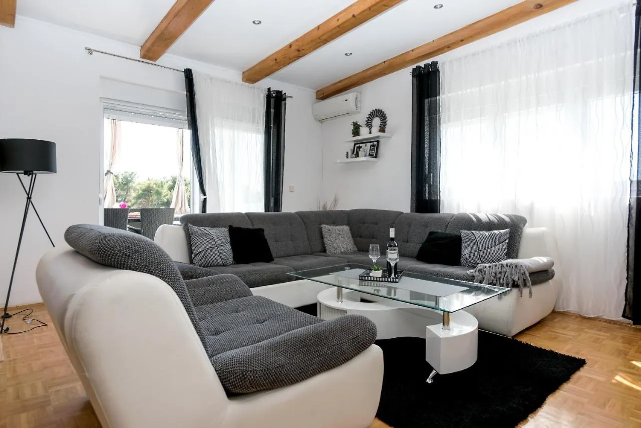 Apartment Villa Natura With Private Pool Zadar