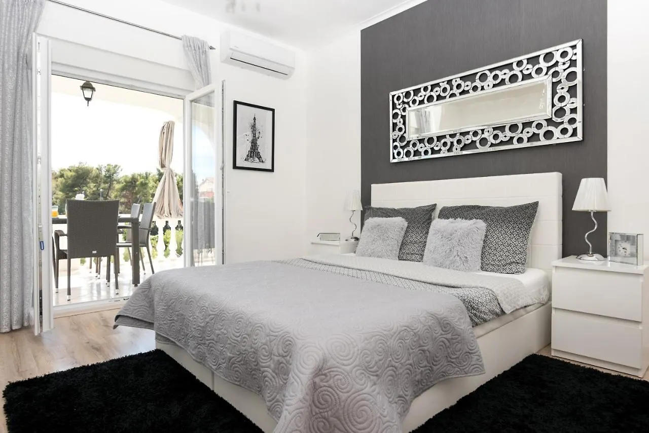 Apartment Villa Natura With Private Pool Zadar Kroatien