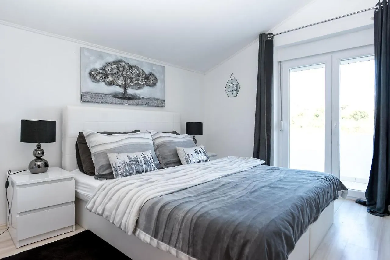 Apartment Villa Natura With Private Pool Zadar Kroatien